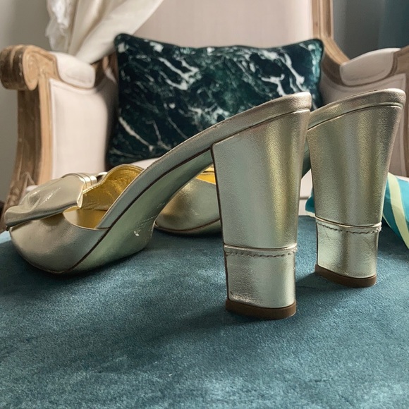 Never worn gold Valentino bow d’orsay heels - Picture 4 of 4